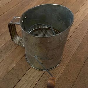 Vintage 3 Cup Metal BROMWELL'S Measuring Flour Sifter Tin -